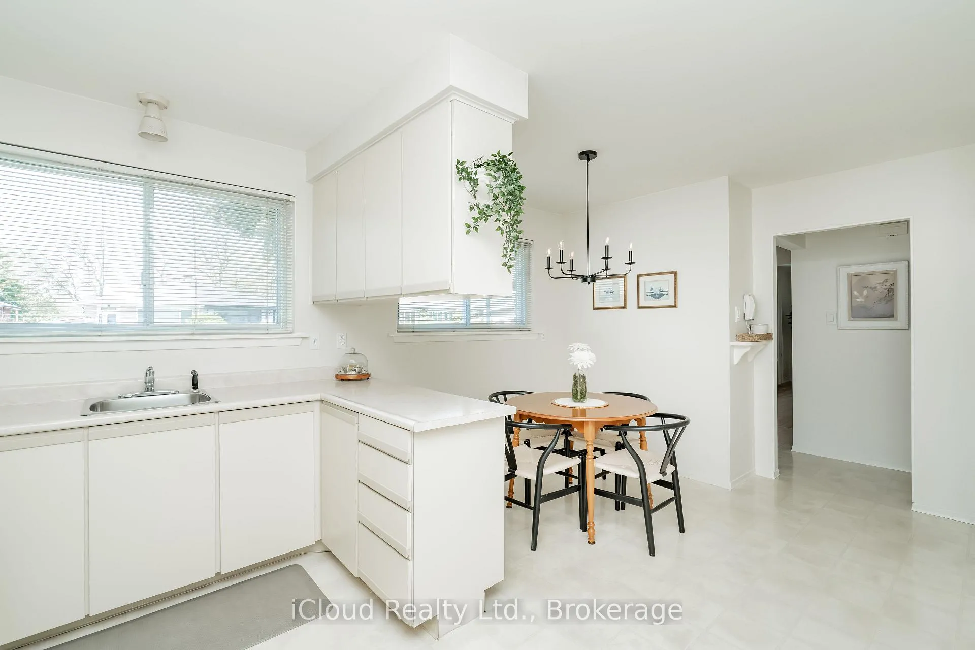 Photo 15 of 242 Avondale Boulevard, Brampton, Avondale — HOMEH