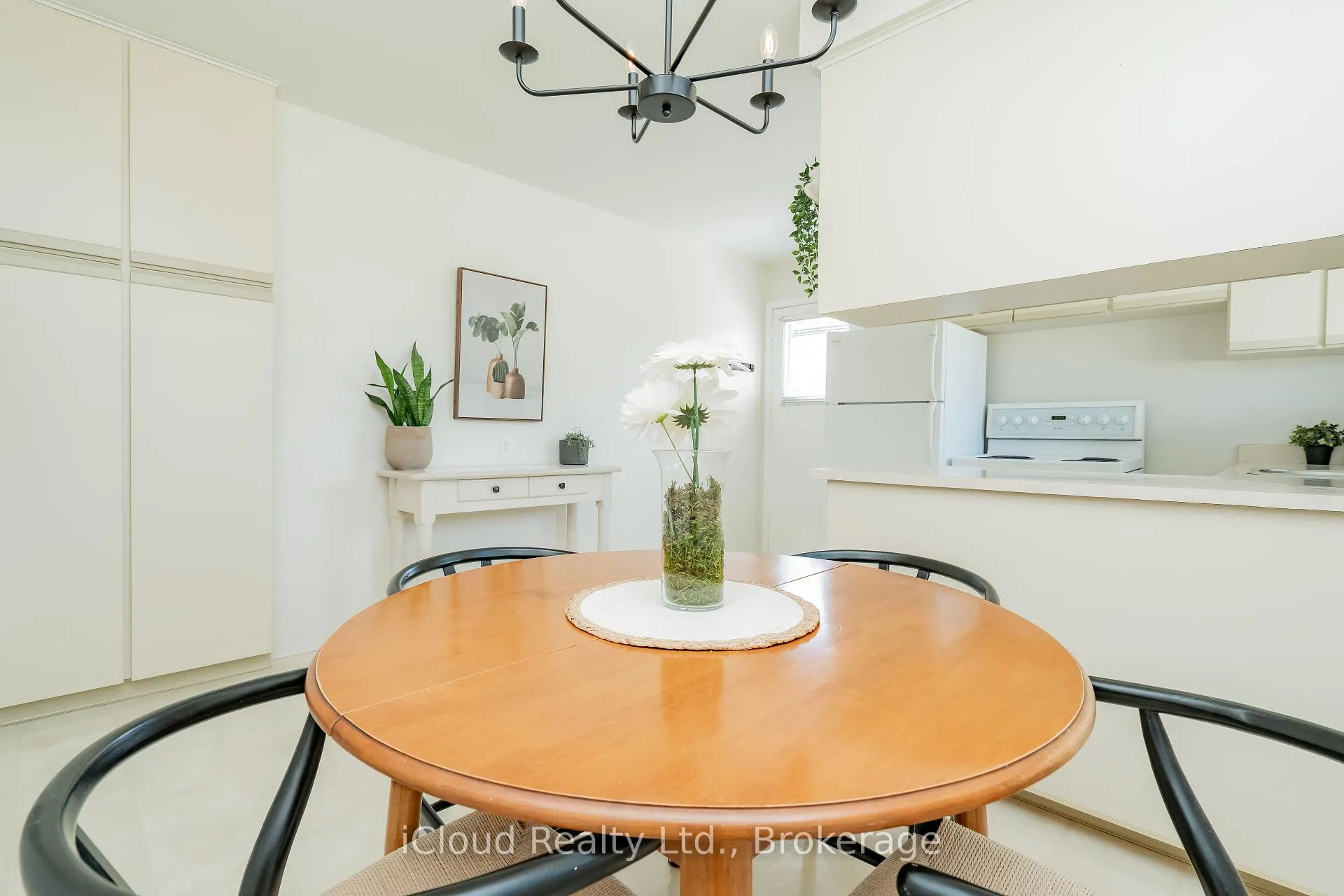 Photo 16 of 242 Avondale Boulevard, Brampton, Avondale — HOMEH