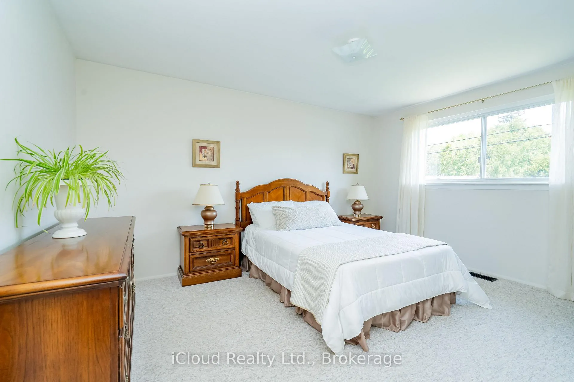 Photo 18 of 242 Avondale Boulevard, Brampton, Avondale — HOMEH