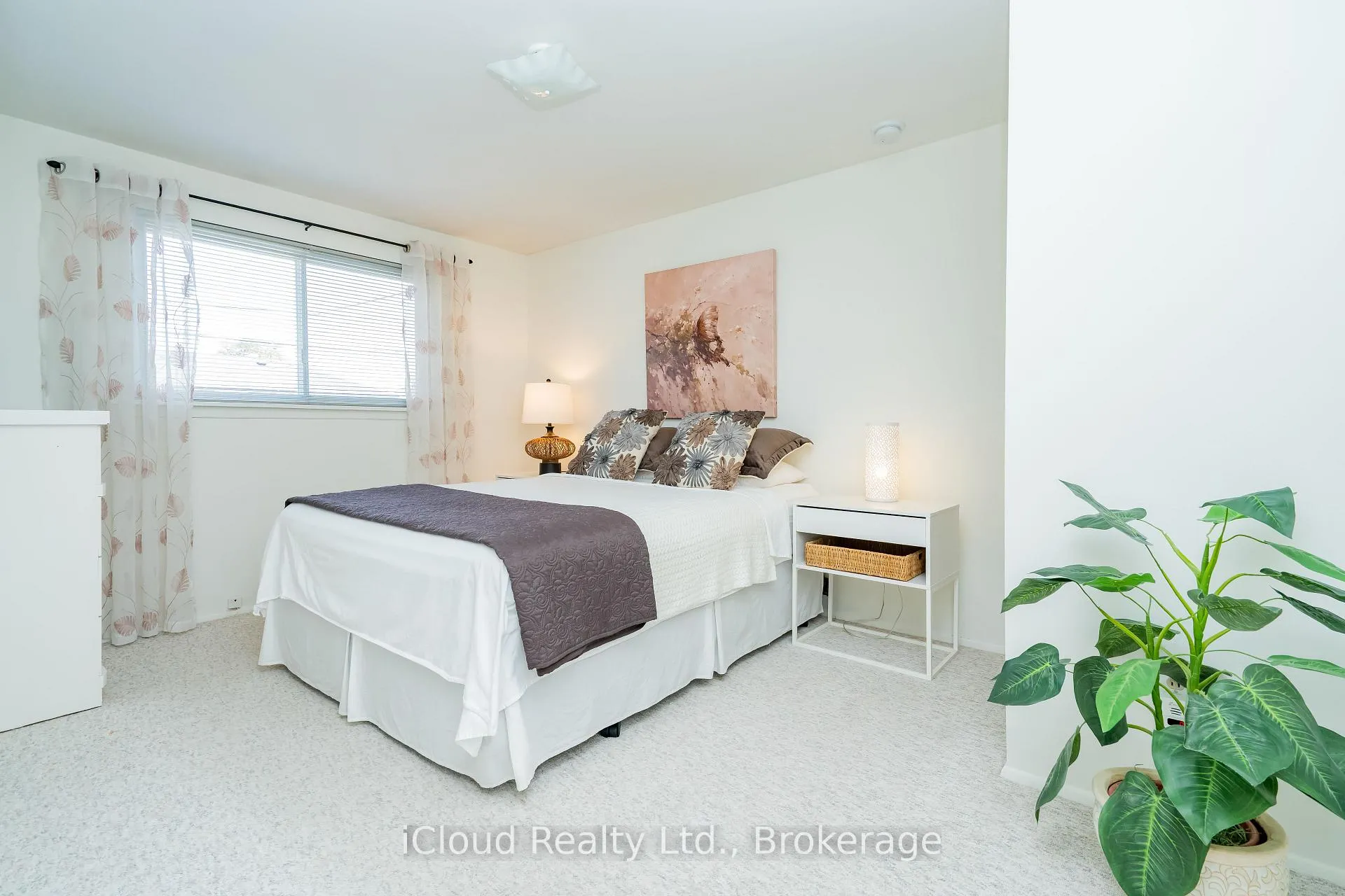 Photo 22 of 242 Avondale Boulevard, Brampton, Avondale — HOMEH