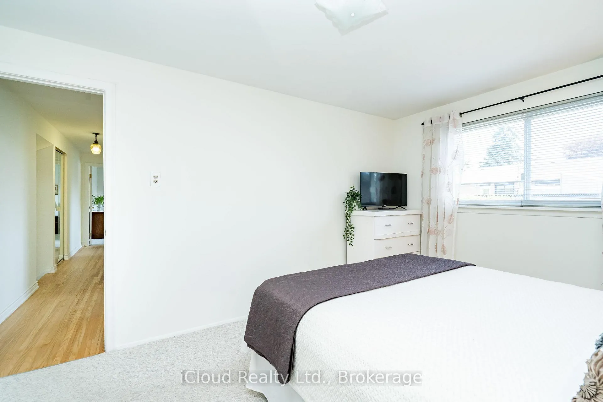 Photo 23 of 242 Avondale Boulevard, Brampton, Avondale — HOMEH