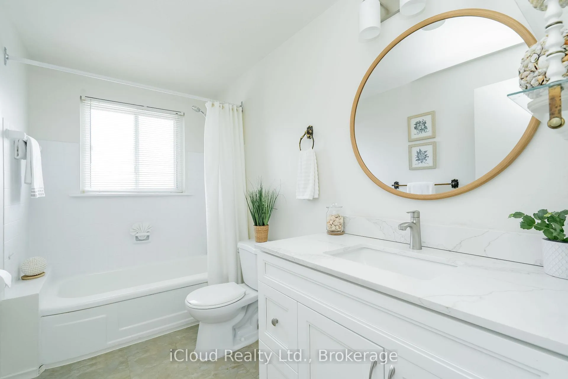 Photo 24 of 242 Avondale Boulevard, Brampton, Avondale — HOMEH