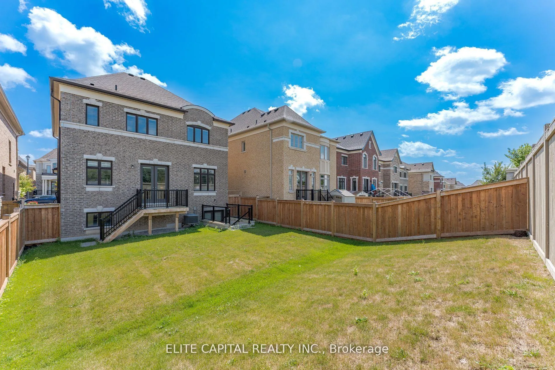 Photo 5 of 242 Touch Gold Crescent, Aurora, Bayview Southeast — HOMEH