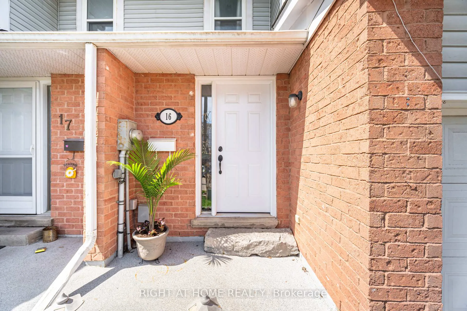 Photo 2 of Unit 16, 100 Century Drive, Orangeville — HOMEH