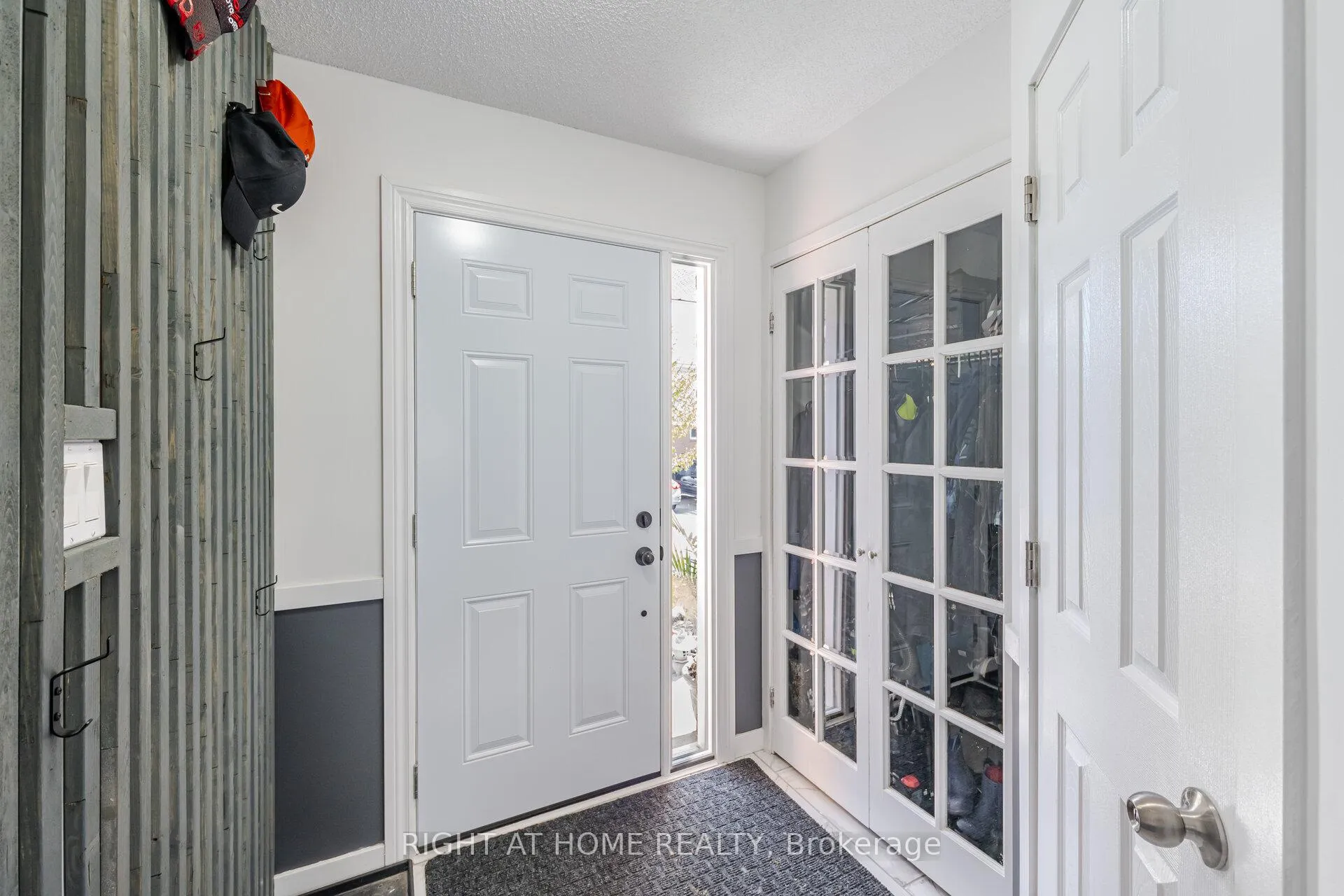 Photo 3 of Unit 16, 100 Century Drive, Orangeville — HOMEH