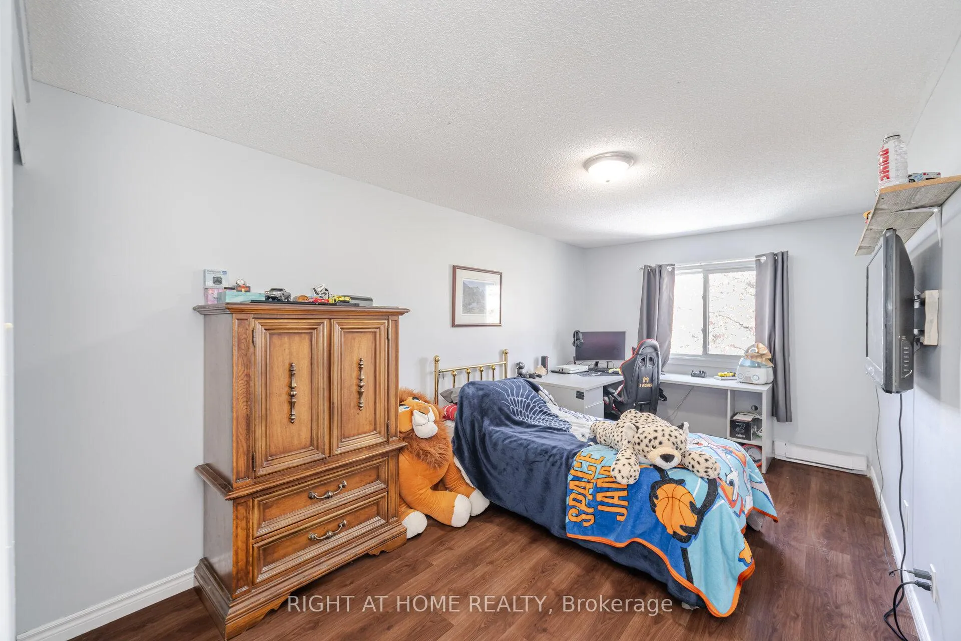 Photo 18 of Unit 16, 100 Century Drive, Orangeville — HOMEH