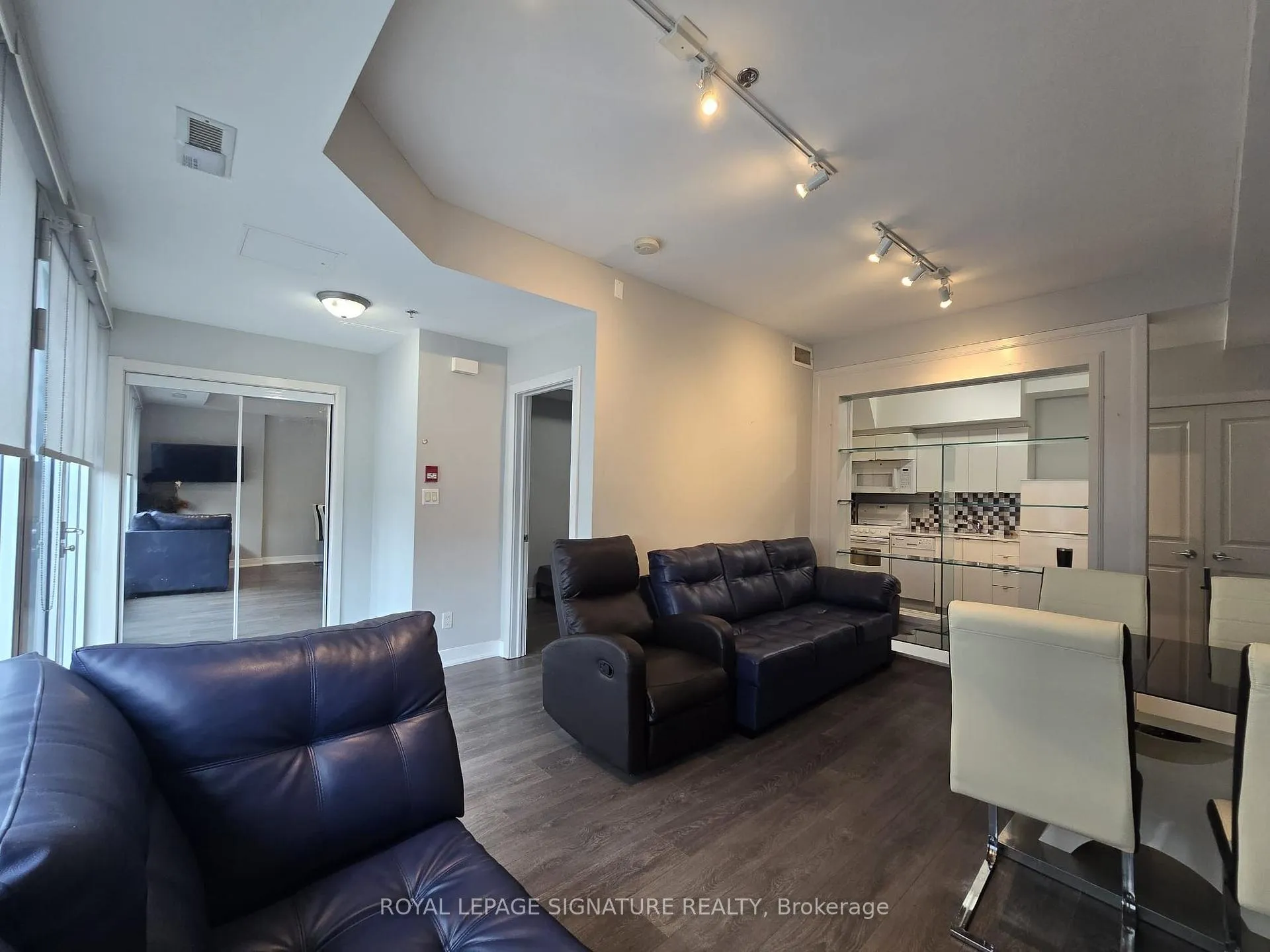 Photo 3 of Unit 3, 726 Sheppard Avenue W, North York, Bathurst Manor — HOMEH