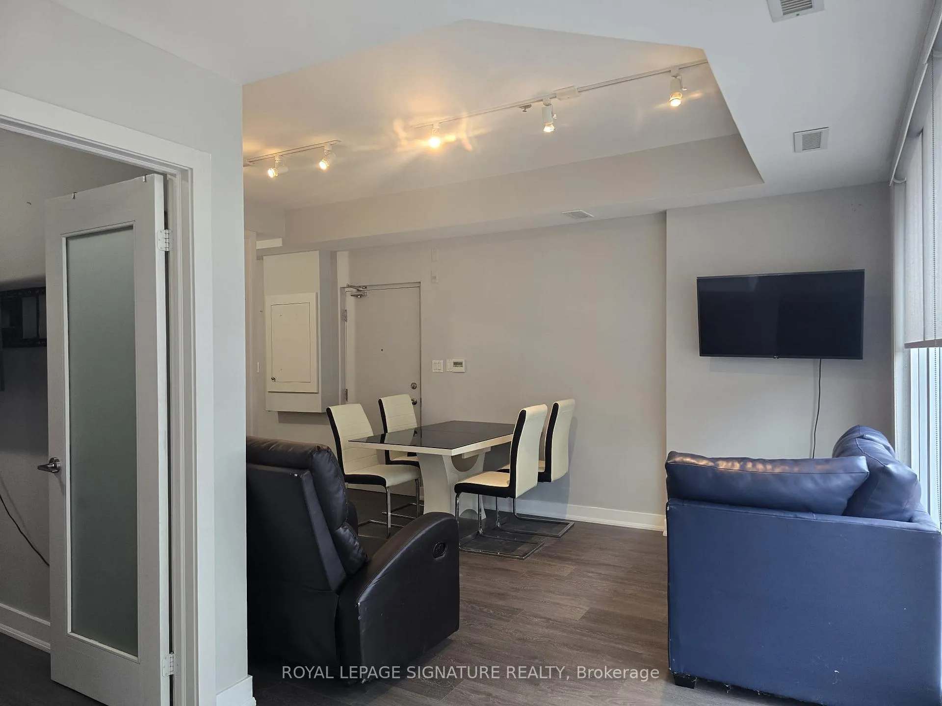 Photo 4 of Unit 3, 726 Sheppard Avenue W, North York, Bathurst Manor — HOMEH