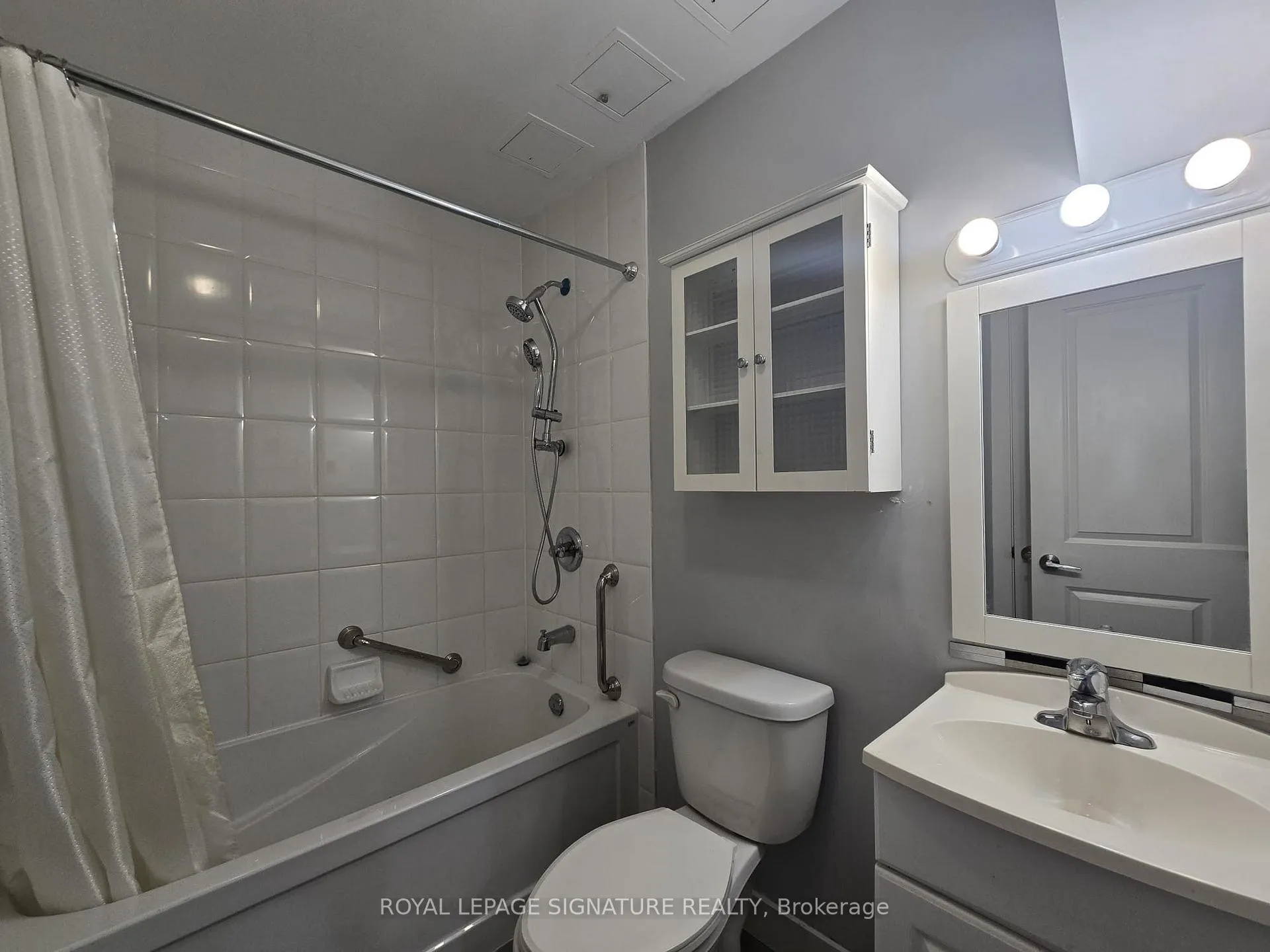 Photo 8 of Unit 3, 726 Sheppard Avenue W, North York, Bathurst Manor — HOMEH