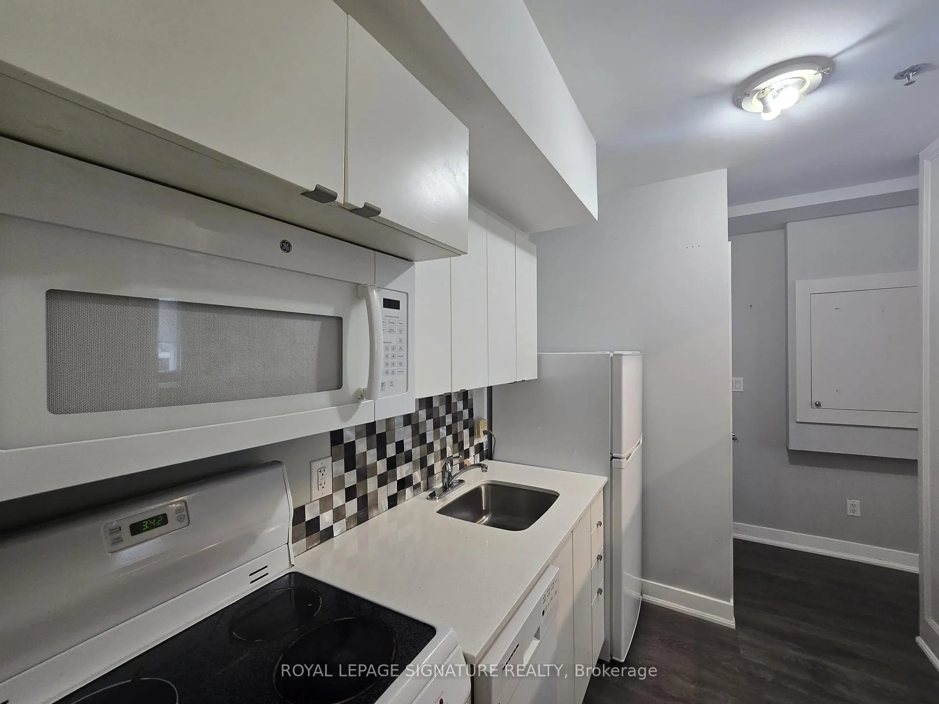 Photo 9 of Unit 3, 726 Sheppard Avenue W, North York, Bathurst Manor — HOMEH