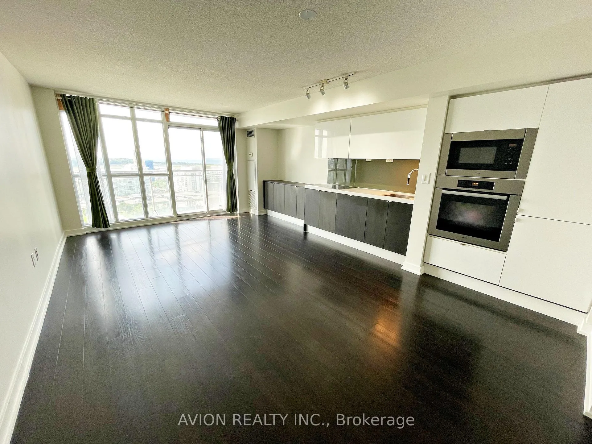 Photo 2 of Unit 1807, 21 Iceboat Terrace, Toronto, Waterfront Communities — HOMEH