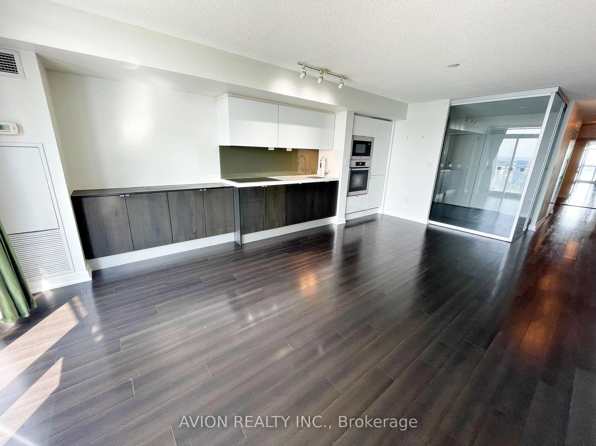 Photo 3 of Unit 1807, 21 Iceboat Terrace, Toronto, Waterfront Communities — HOMEH