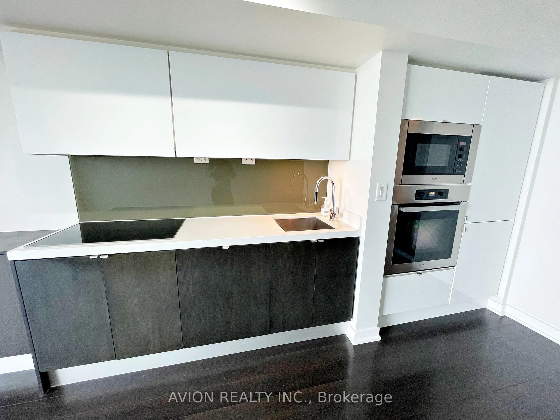 Photo 4 of Unit 1807, 21 Iceboat Terrace, Toronto, Waterfront Communities — HOMEH
