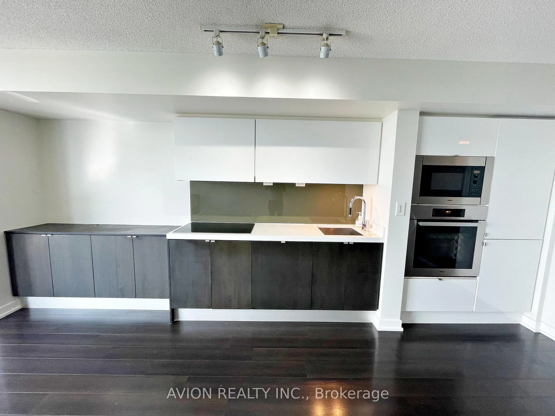 Photo 5 of Unit 1807, 21 Iceboat Terrace, Toronto, Waterfront Communities — HOMEH