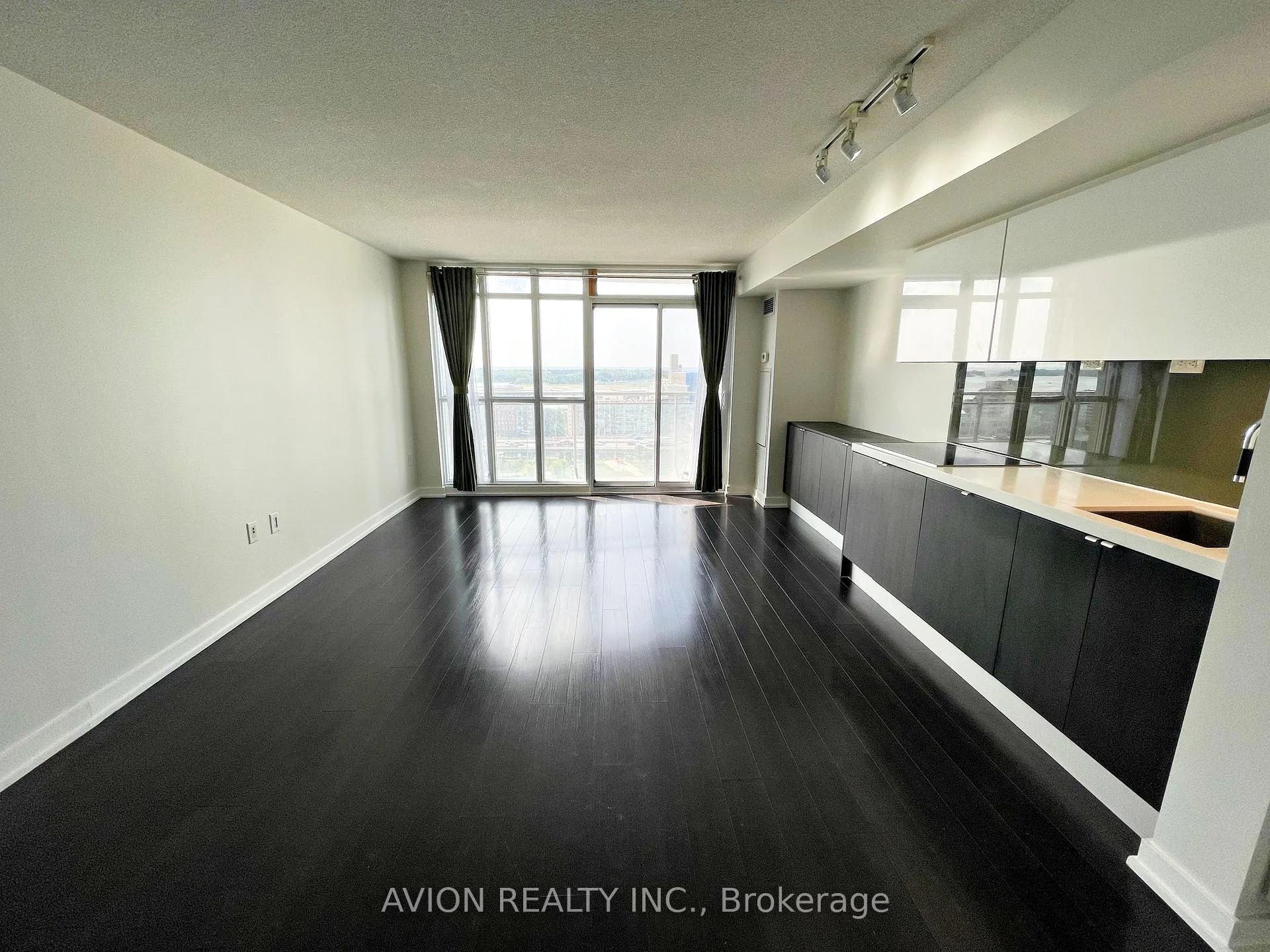 Photo 6 of Unit 1807, 21 Iceboat Terrace, Toronto, Waterfront Communities — HOMEH