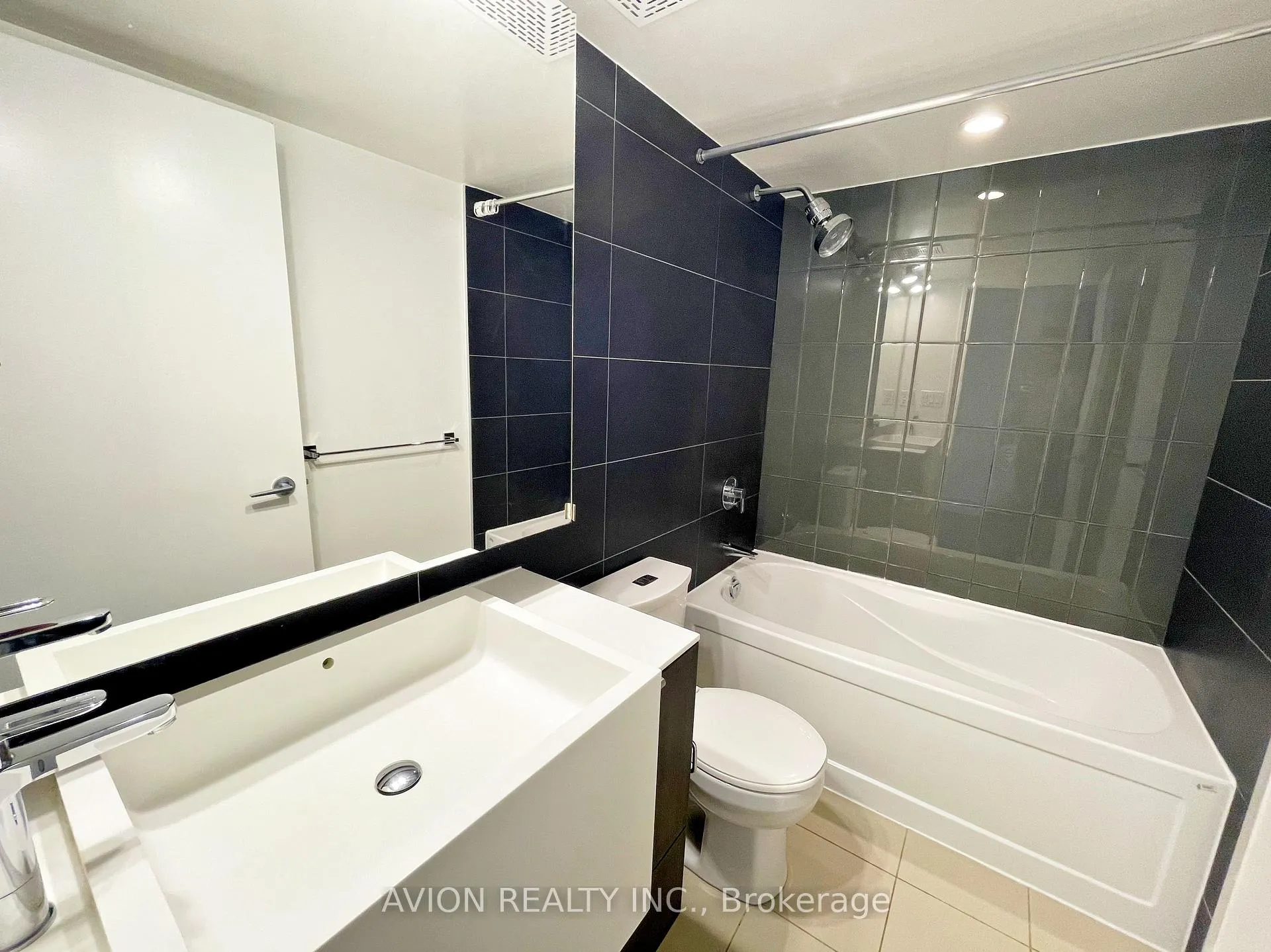 Photo 9 of Unit 1807, 21 Iceboat Terrace, Toronto, Waterfront Communities — HOMEH