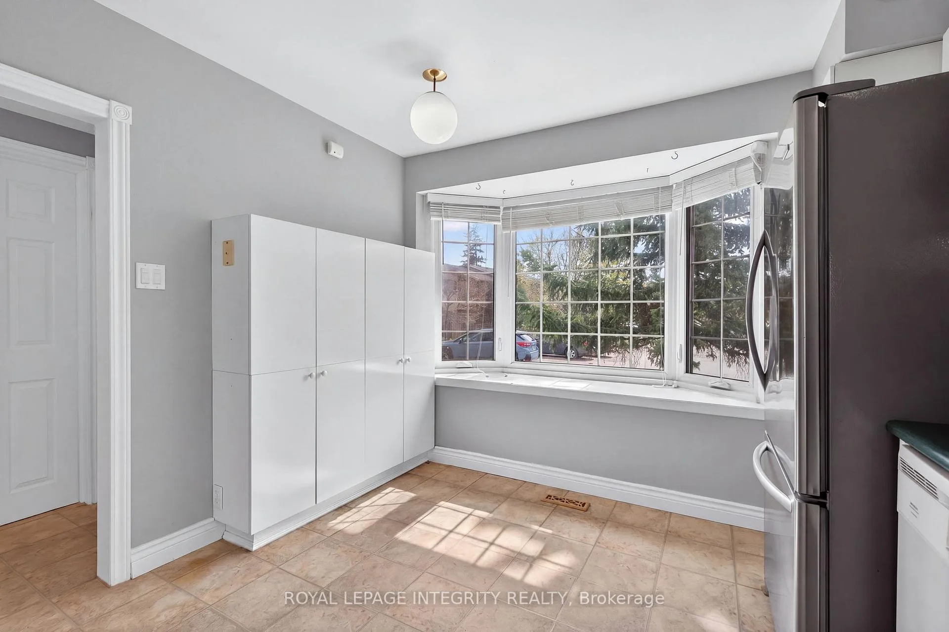 Photo 5 of 183 Monterey Drive, Ottawa, Leslie Park — HOMEH