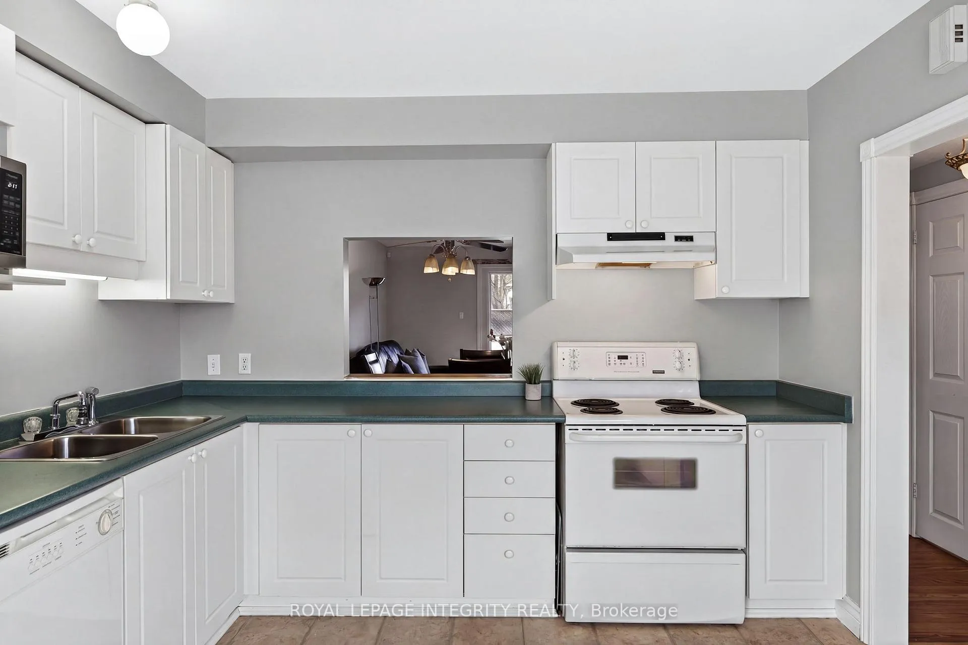 Photo 6 of 183 Monterey Drive, Ottawa, Leslie Park — HOMEH