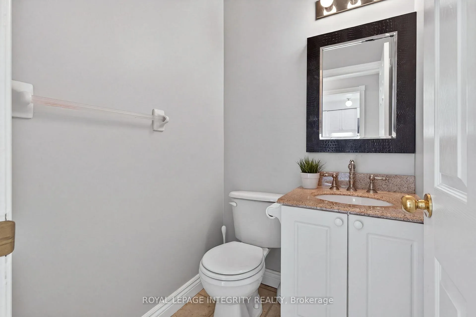 Photo 7 of 183 Monterey Drive, Ottawa, Leslie Park — HOMEH