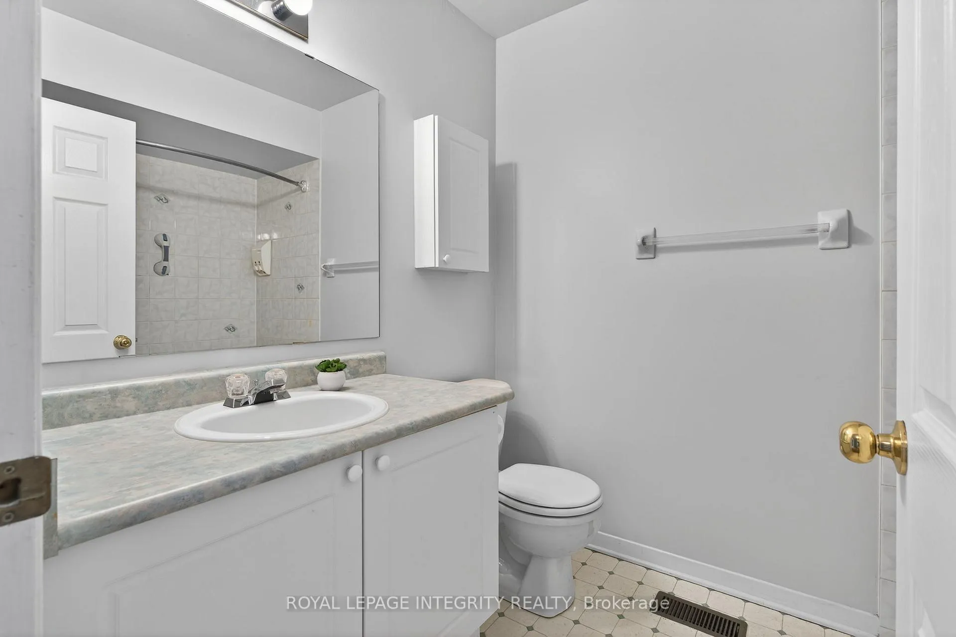 Photo 19 of 183 Monterey Drive, Ottawa, Leslie Park — HOMEH