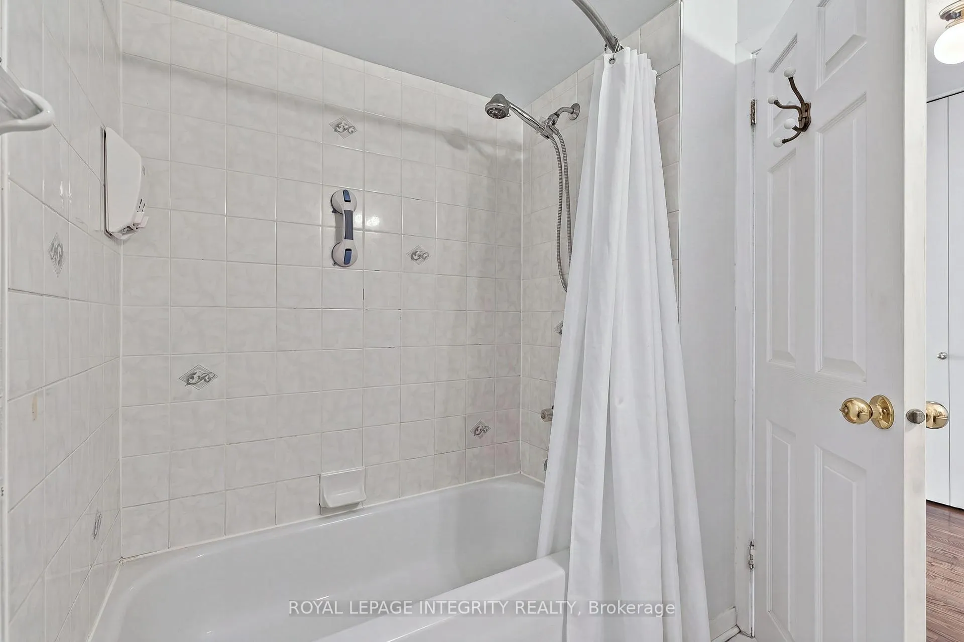 Photo 20 of 183 Monterey Drive, Ottawa, Leslie Park — HOMEH