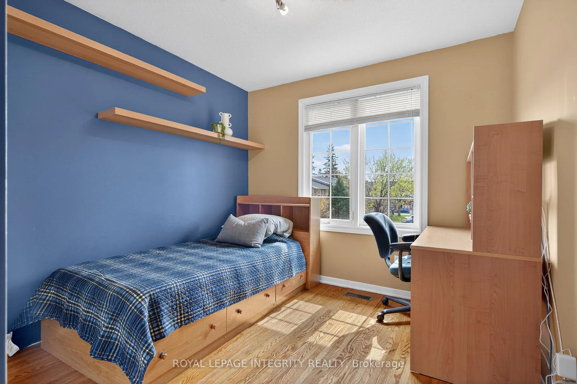 Photo 23 of 183 Monterey Drive, Ottawa, Leslie Park — HOMEH
