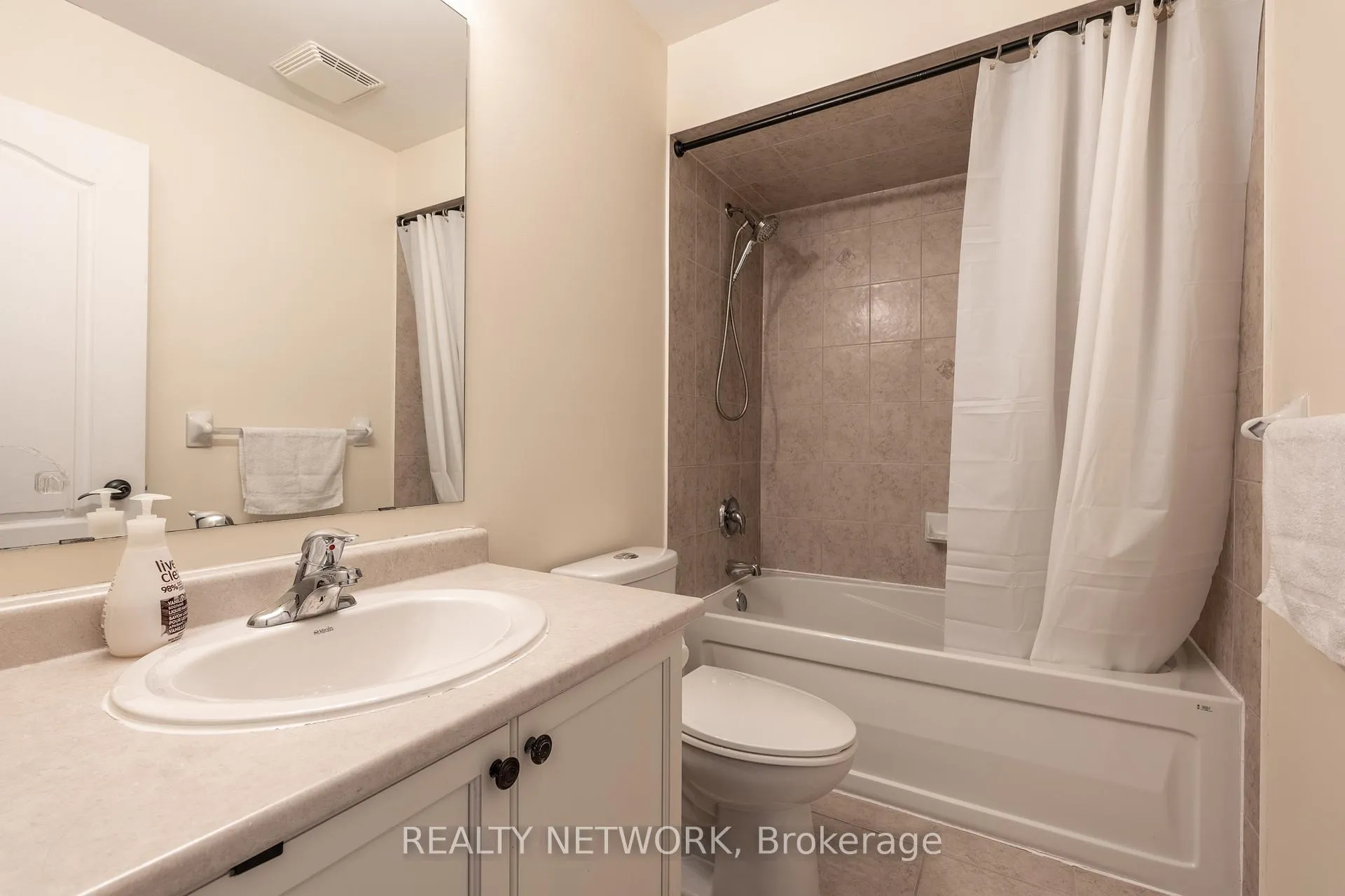 Photo 26 of 10 Lockport Way, Hamilton, Winona Park — HOMEH