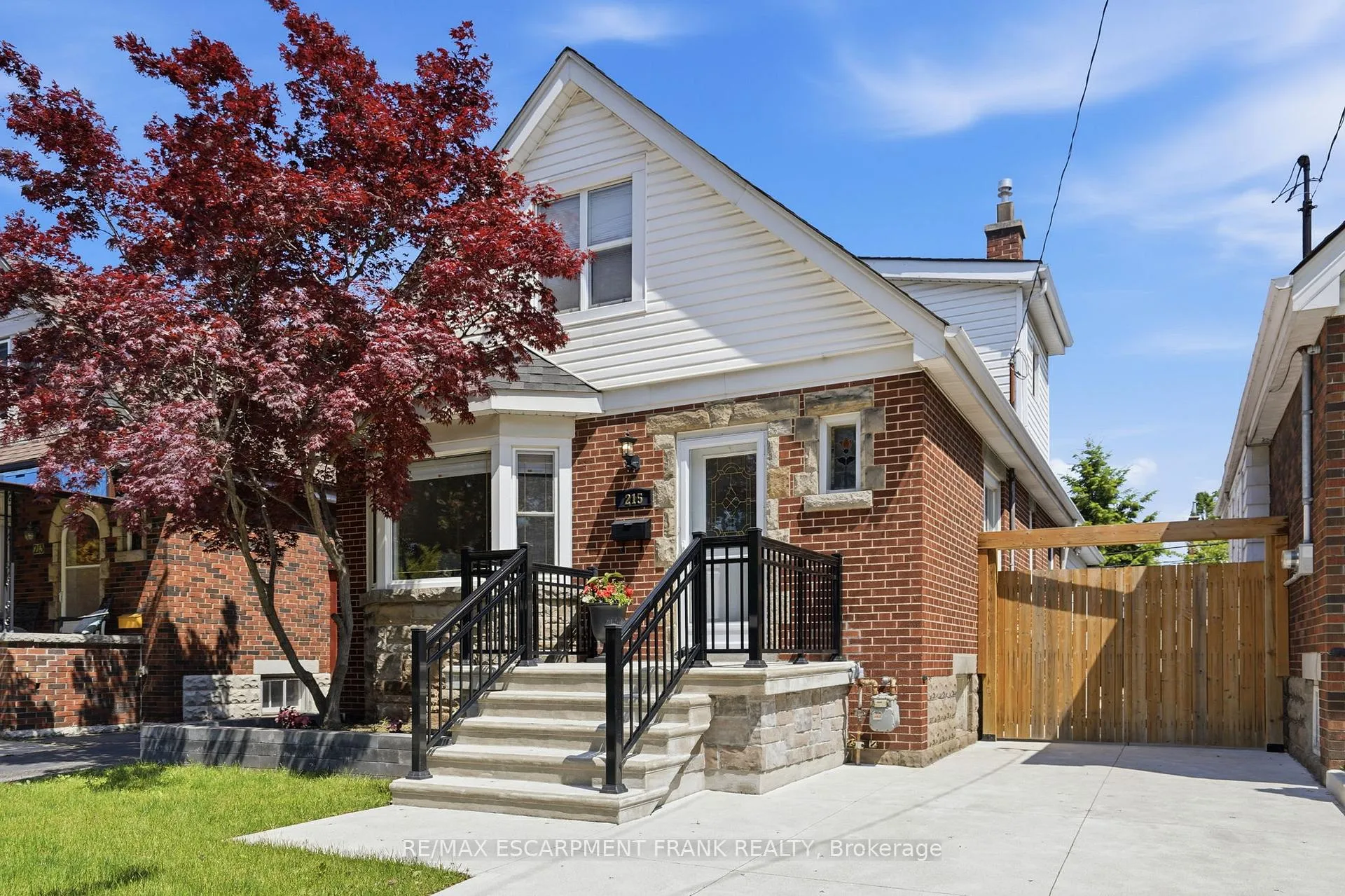 Front of 215 Wexford Avenue S