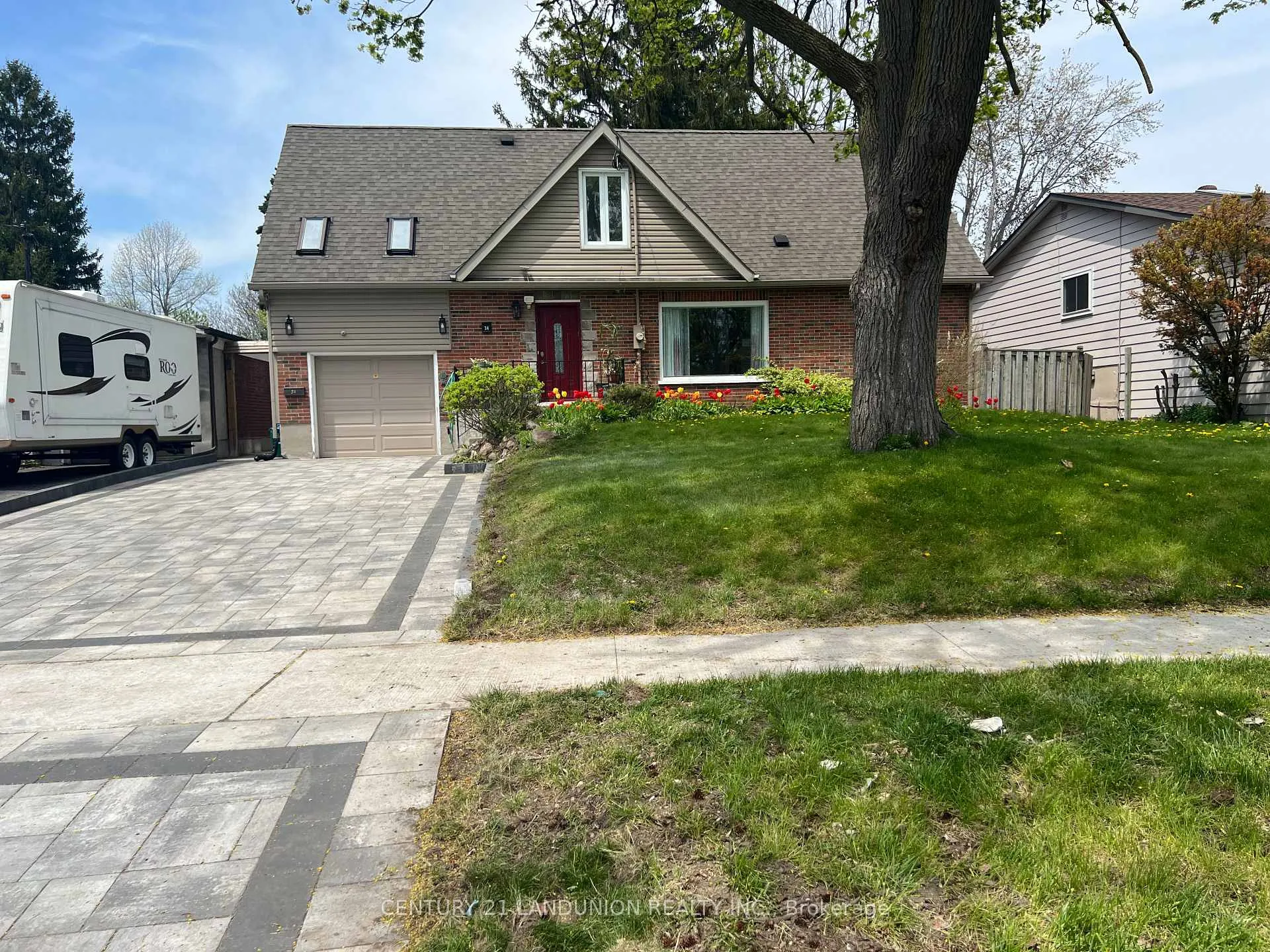 Front of 34 Grassmere Court