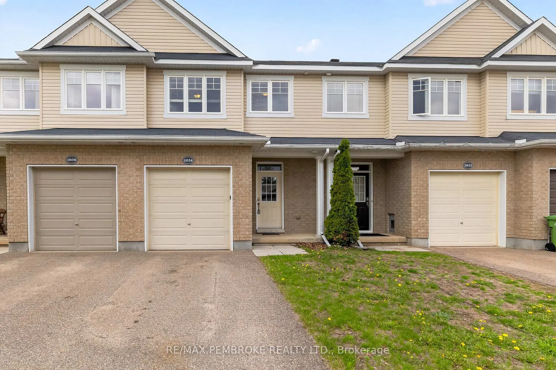 Photo 2 of 1034 Butler Boulevard, Petawawa — HOMEH