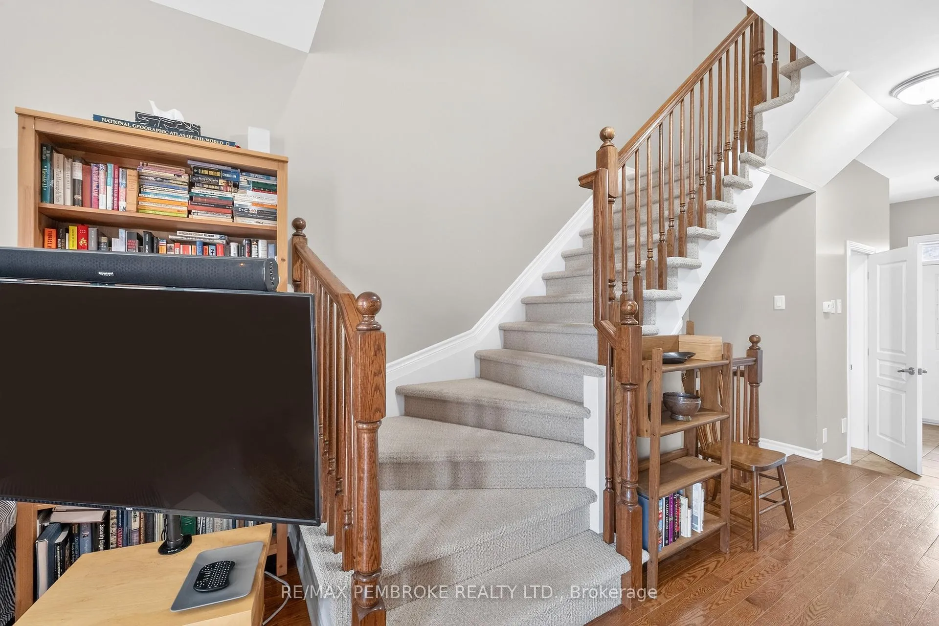 Photo 12 of 1034 Butler Boulevard, Petawawa — HOMEH