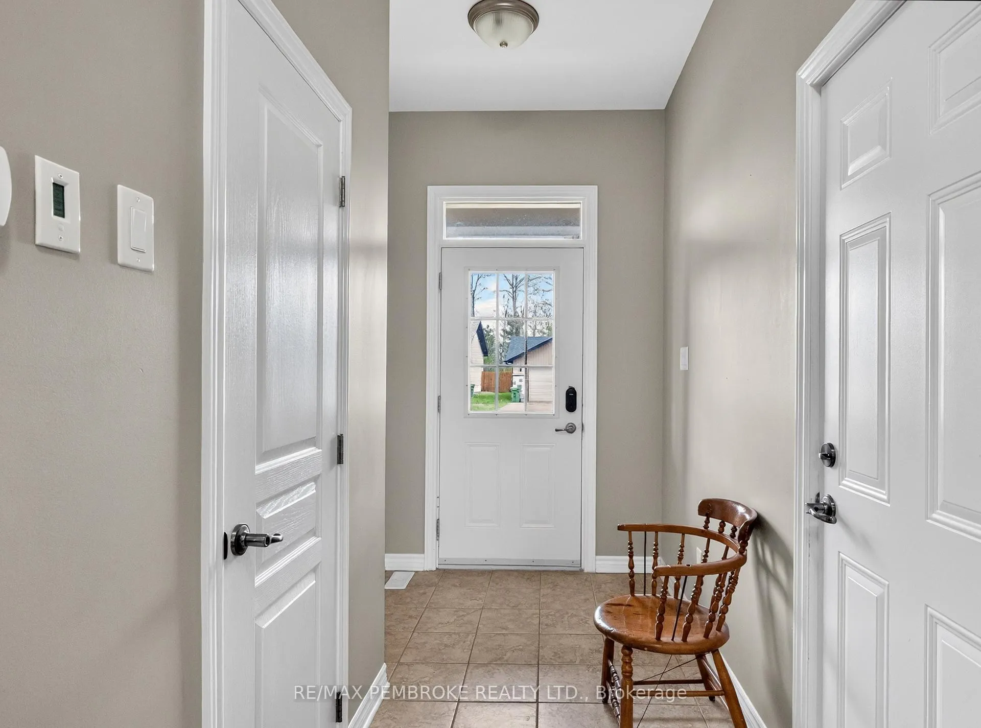 Photo 13 of 1034 Butler Boulevard, Petawawa — HOMEH