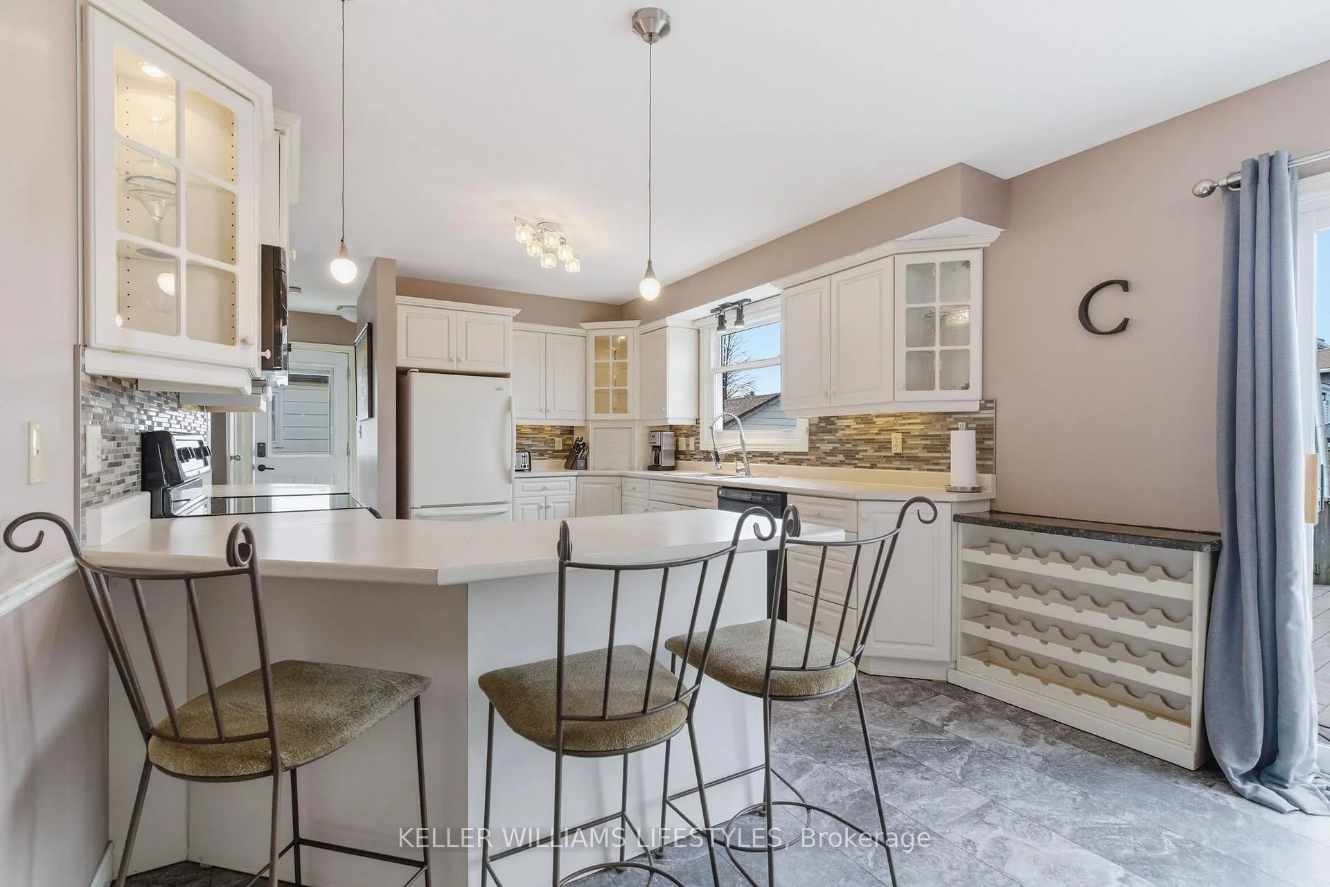 Photo 10 of 41 Dyer Street, St. Thomas — HOMEH