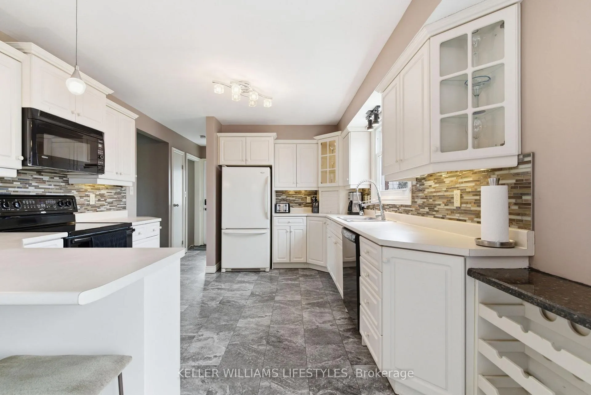 Photo 11 of 41 Dyer Street, St. Thomas — HOMEH
