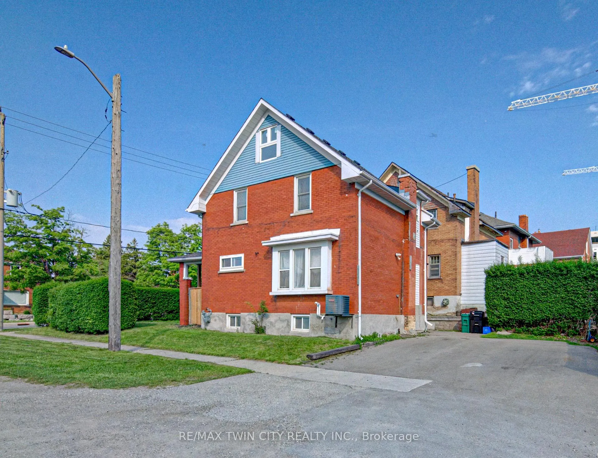 Front of 281 Courtland Avenue N