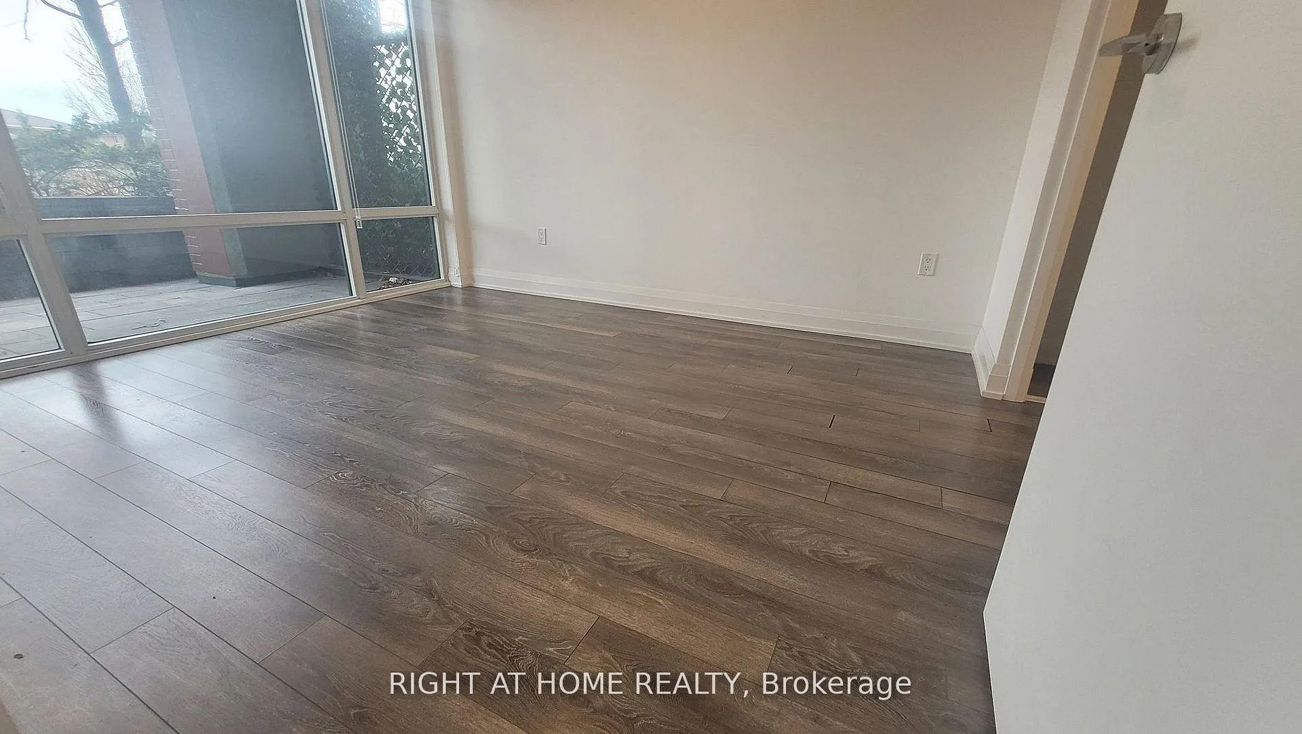 Photo 8 of Unit 103, 4800 Highway 7, Vaughan, East Woodbridge — HOMEH