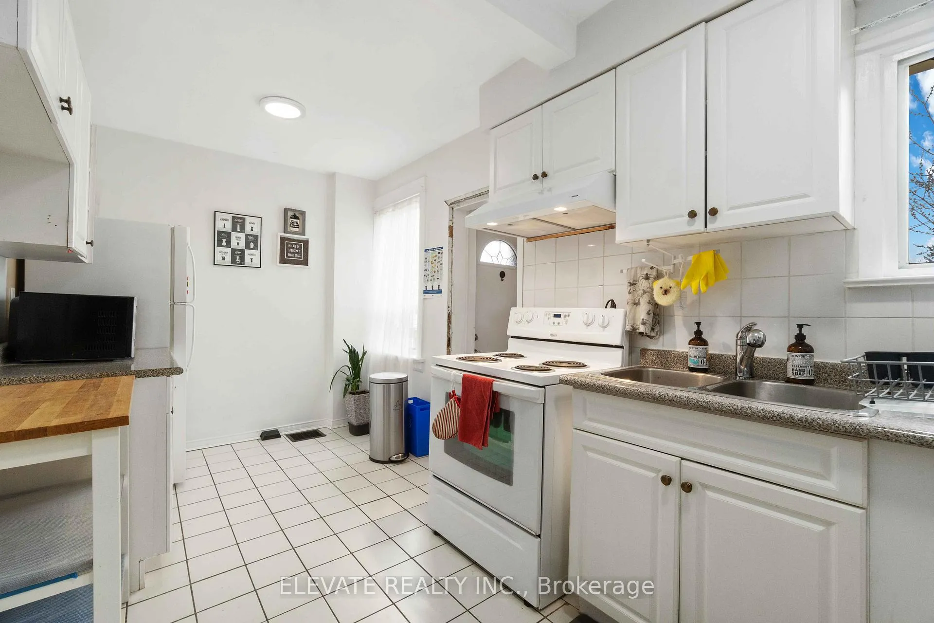 Photo 4 of 70 Rogers Road, Toronto, Oakwood Village — HOMEH