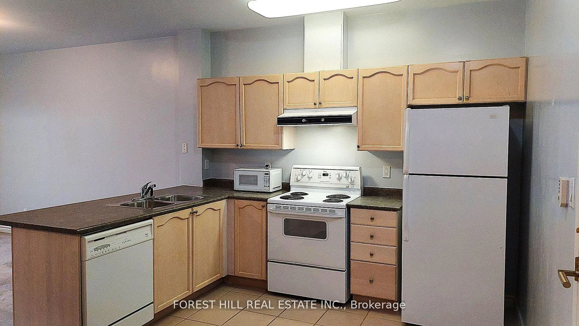 Photo 8 of Unit 210, 33 Wallace Street, Vaughan, West Woodbridge — HOMEH