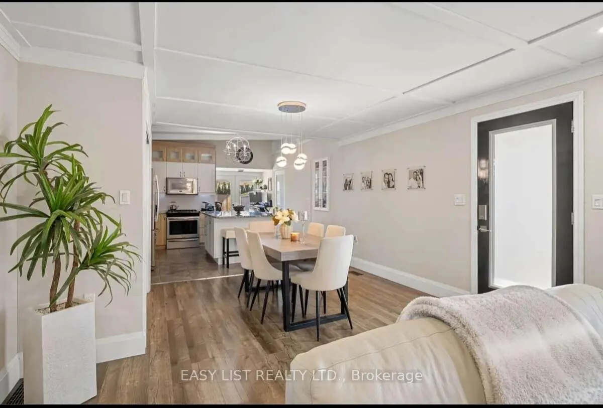 Photo 4 of 112 Clovelly Road, Tecumseh — HOMEH