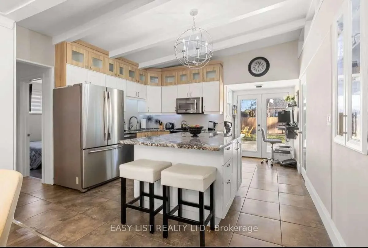 Photo 5 of 112 Clovelly Road, Tecumseh — HOMEH