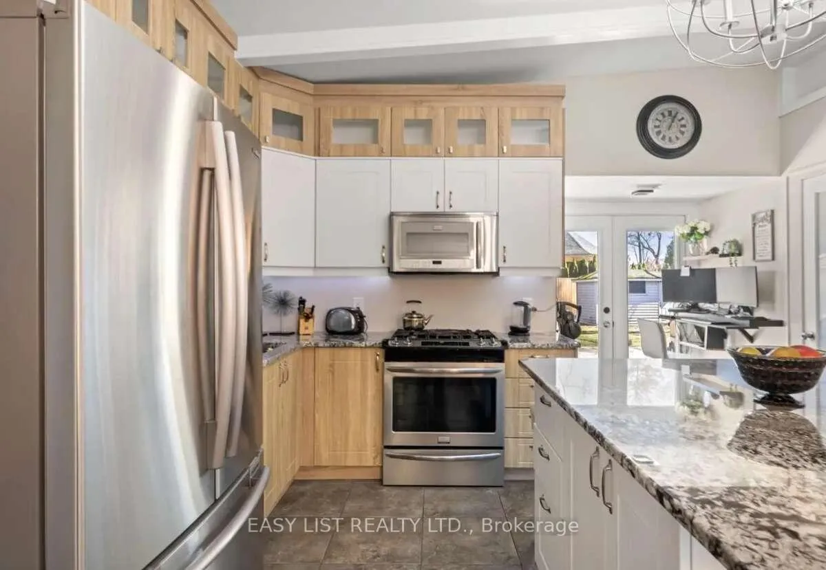 Photo 6 of 112 Clovelly Road, Tecumseh — HOMEH