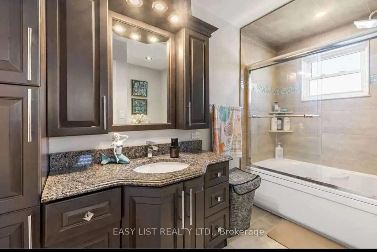 Photo 8 of 112 Clovelly Road, Tecumseh — HOMEH