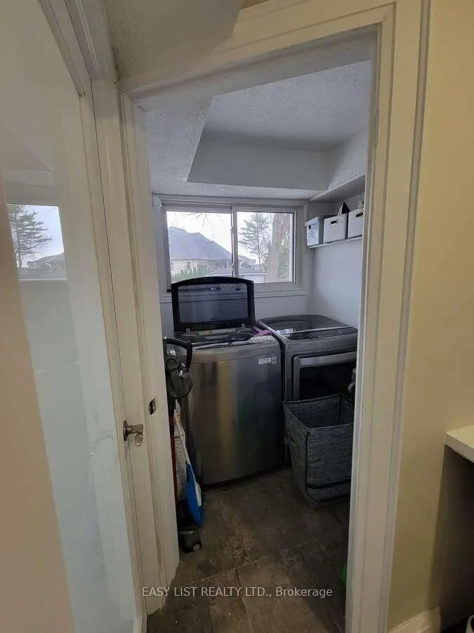 Photo 18 of 112 Clovelly Road, Tecumseh — HOMEH