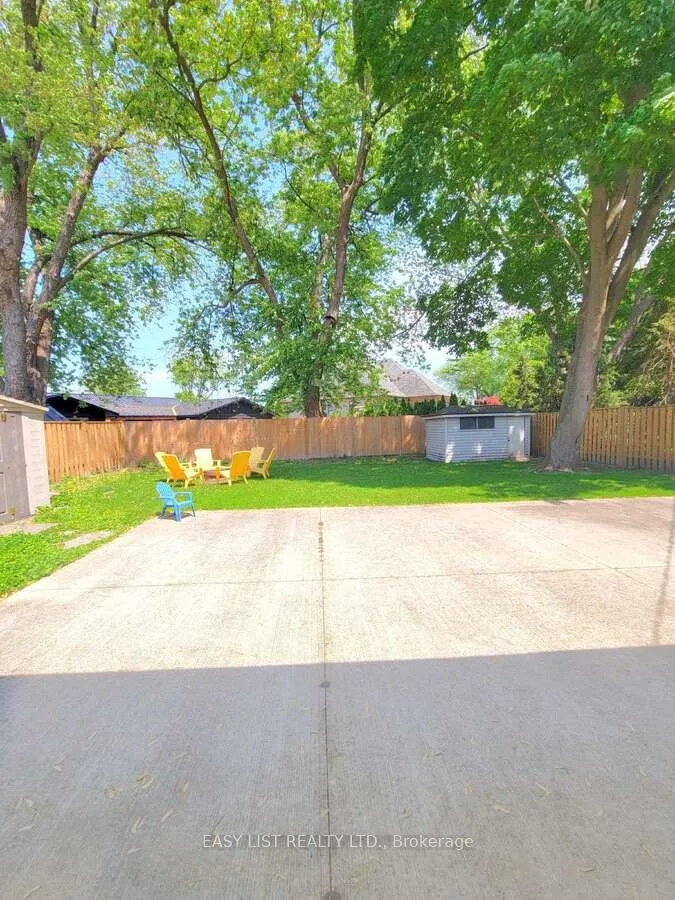Photo 21 of 112 Clovelly Road, Tecumseh — HOMEH
