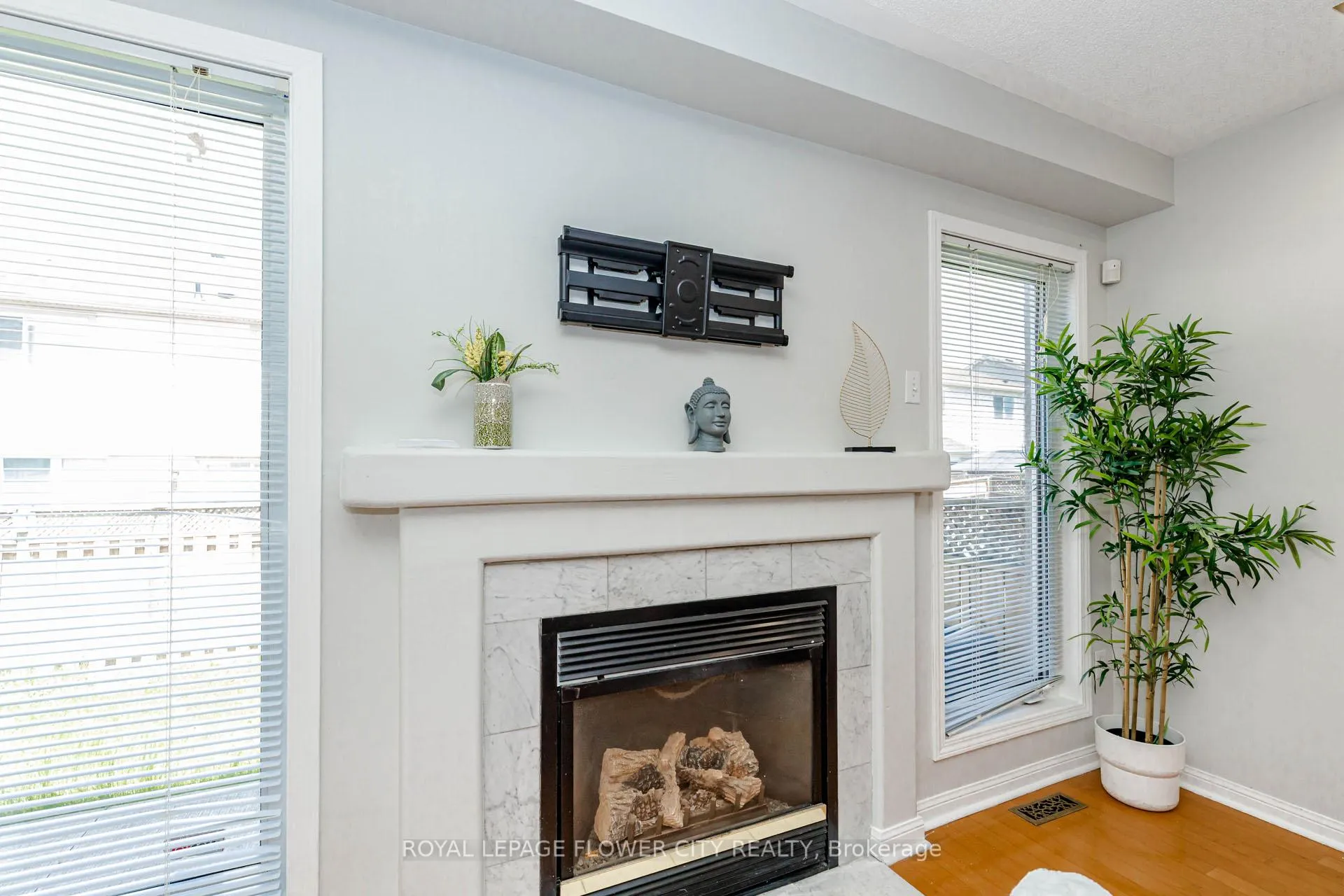 Photo 14 of 10 Vista Green Crescent, Brampton, Fletcher's Meadow — HOMEH