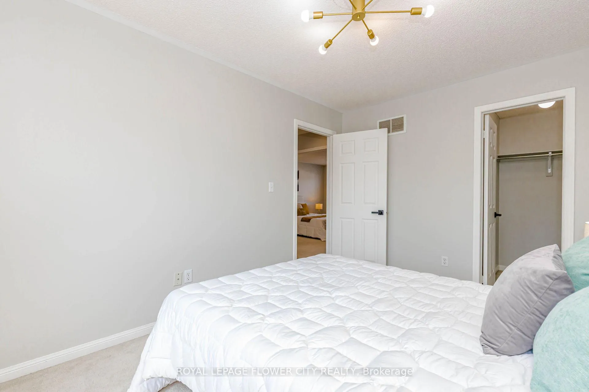 Photo 32 of 10 Vista Green Crescent, Brampton, Fletcher's Meadow — HOMEH