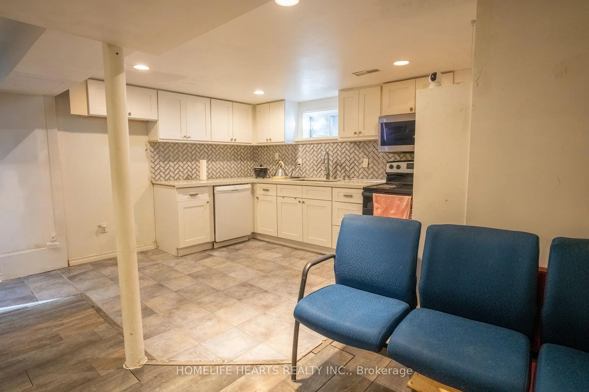 Photo 10 of 14 Mackinac Crescent, Scarborough, Bendale — HOMEH