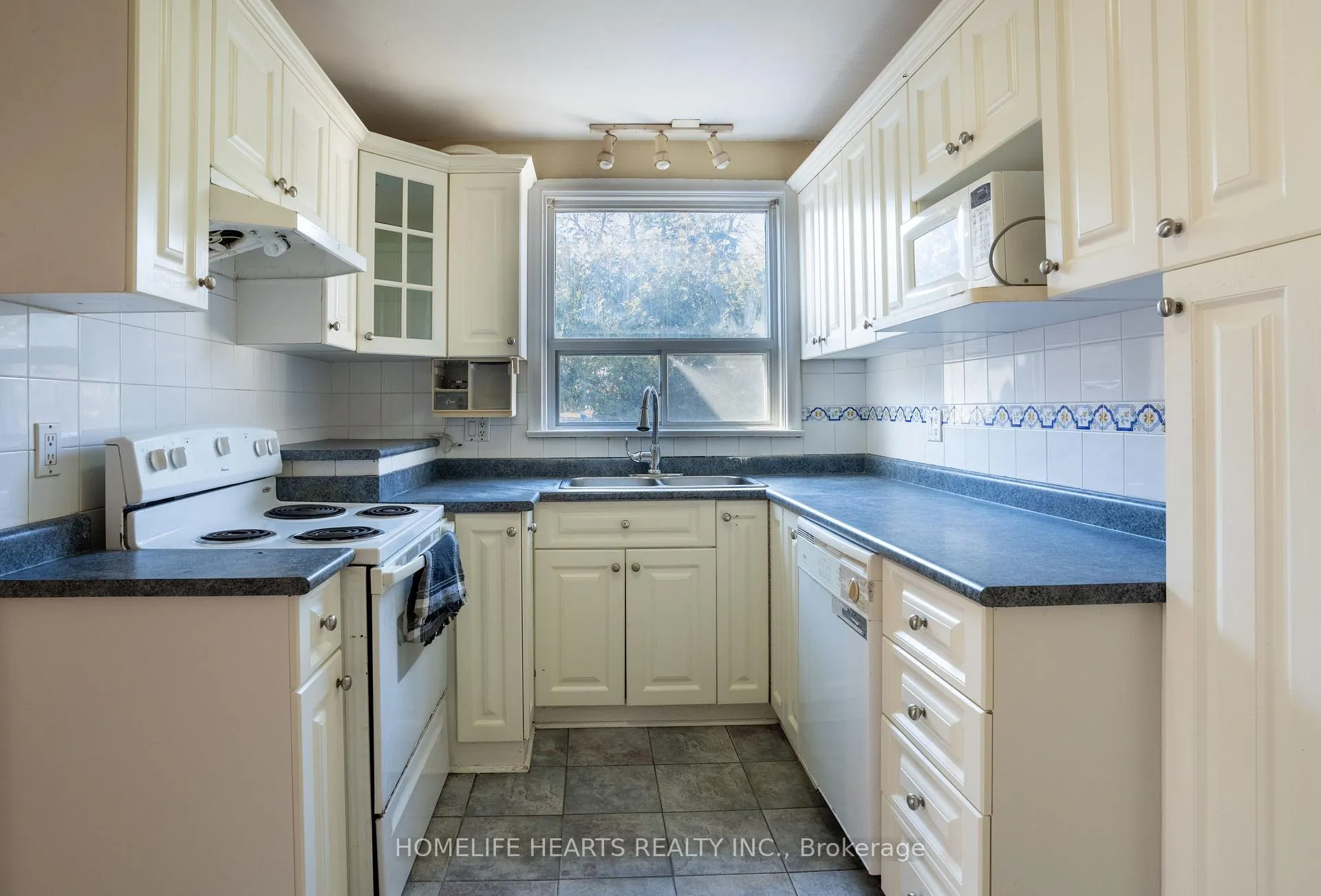 Photo 28 of 14 Mackinac Crescent, Scarborough, Bendale — HOMEH