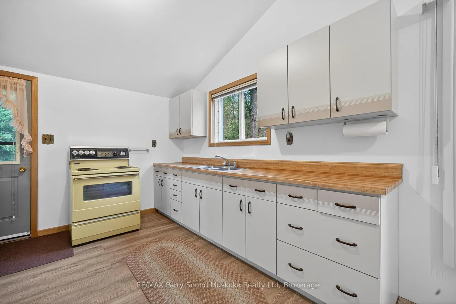 Photo 16 of 37 Smithpine Crescent, McKellar — HOMEH