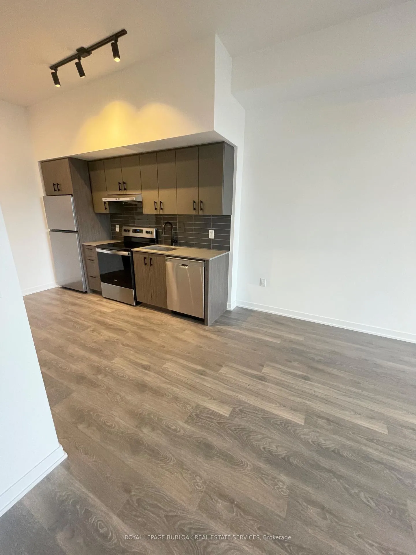 Photo 5 of Unit 126, 4878 Powers Common, Burlington, Alton — HOMEH
